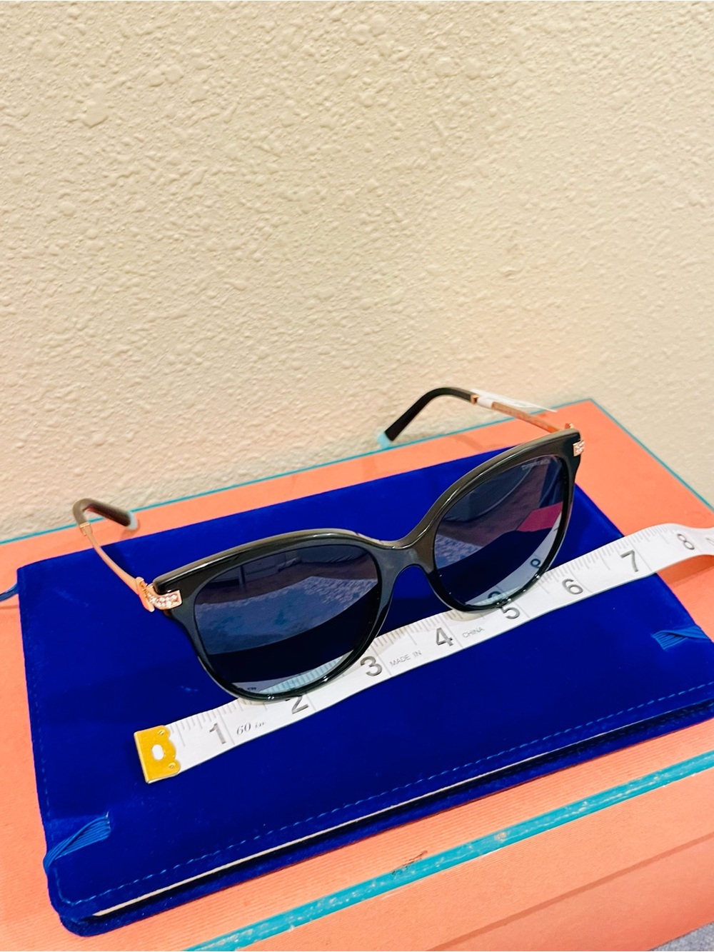 Tiffany & Co. Black Cat-Eye Sunglasses no scratches in great condition - Picture 12 of 12